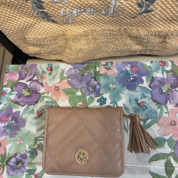 Decorative Wallet - Picture 5 of 5